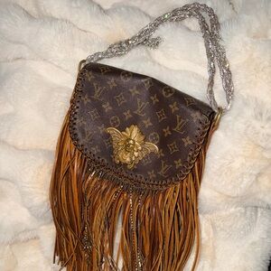 Louis Vuitton handle bag and can transform to a crossbody